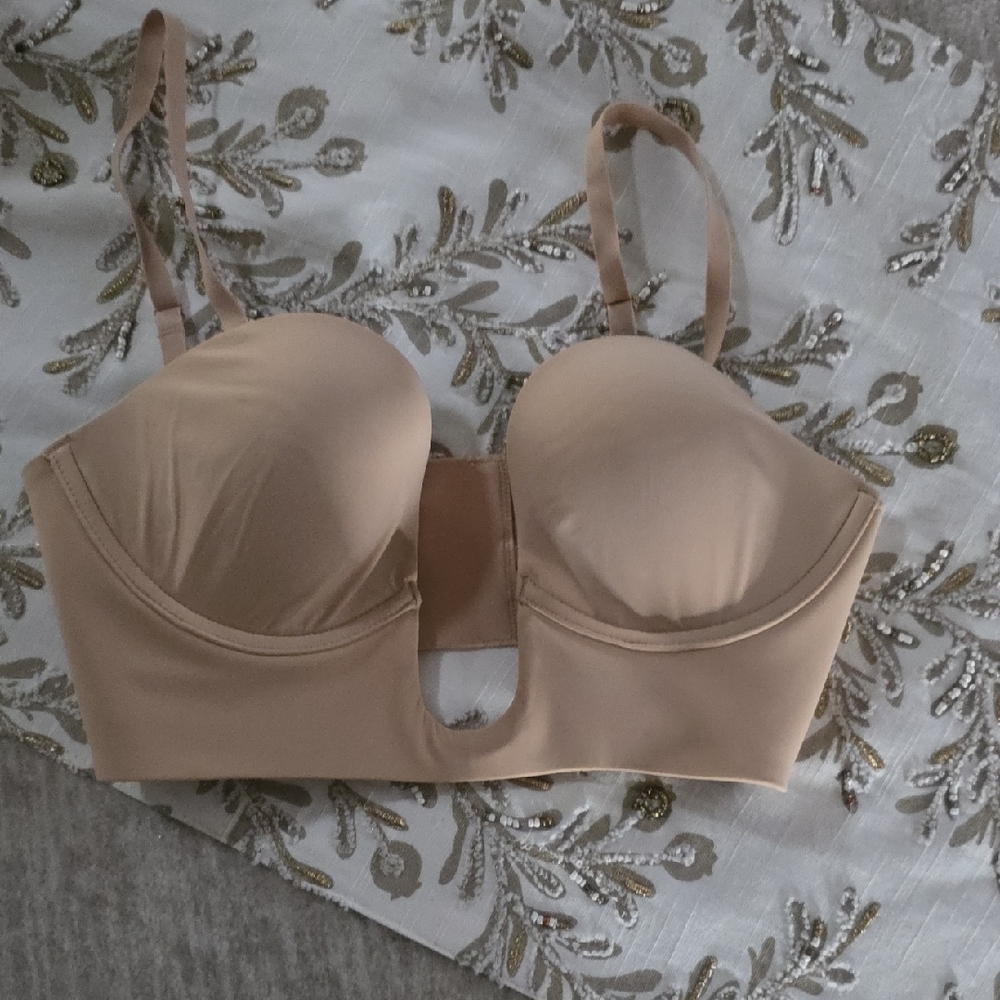 Skims Medium Deep V Bra